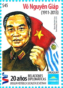 Mẫu tem của Bưu ch&iacute;nh Uruguay thể hiện ch&acirc;n dung Đại tướng V&otilde; Nguy&ecirc;n Gi&aacute;p do họa sĩ Mary Porto Casas thiết kế.