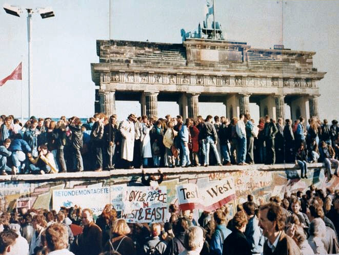 Name:  the_fall_of_the_berlin_wall_1989.jpg
Views: 276
Size:  93.1 KB