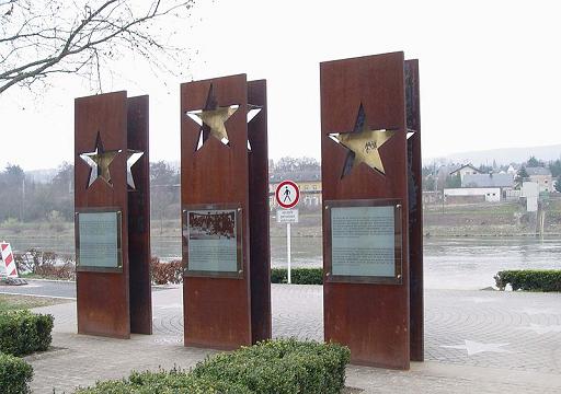 Name:  800px-Schengen_Monument.jpg
Views: 345
Size:  35.0 KB
