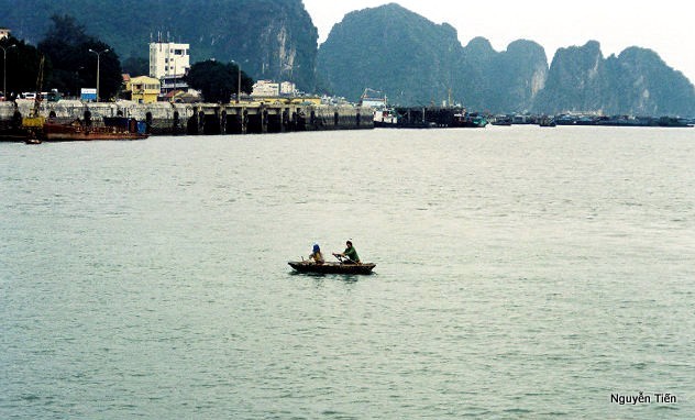 Name:  07-Vinh Ha Long-chiec thuyen con.jpg
Views: 465
Size:  67.5 KB