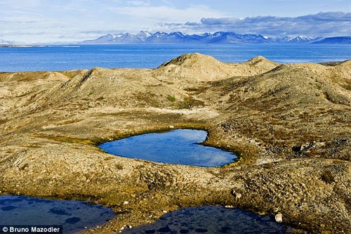 Name:  Hồ nước hình trái tim tại Spitsbergen. Hòn đảo này cách Bắc Cực 997 km.jpg
Views: 6671
Size:  80.1 KB