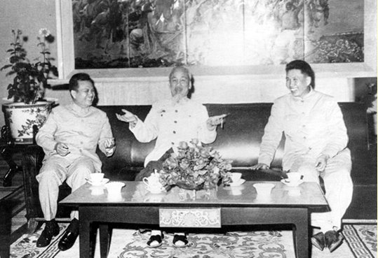 Name:  anh HCM-Kaysone-Pol Pot.jpg
Views: 5575
Size:  52.8 KB